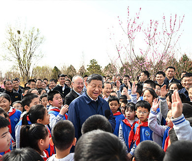 习近平参加首都义务植树活动