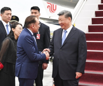 习近平抵达吉隆坡对马来西亚进行国事访问
