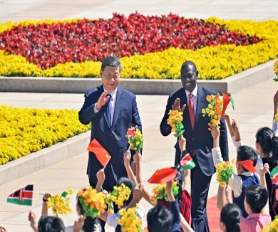 习近平举行仪式欢迎肯尼亚总统访华