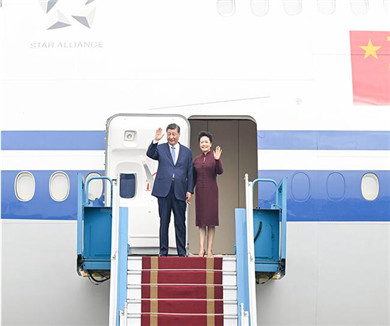 习近平抵达河内对越南进行国事访问