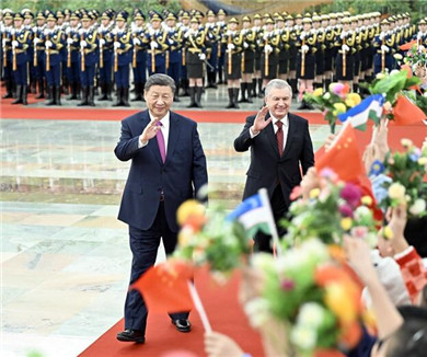 习近平同乌兹别克斯坦总统会谈