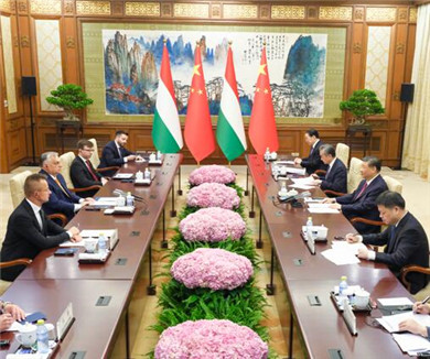习近平会见匈牙利总理