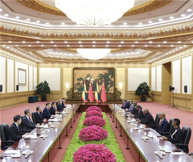 习近平会见格林纳达总理