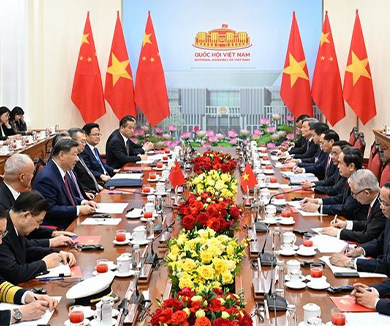 习近平抵达河内对越南进行国事访问