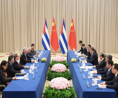 习近平会见古巴国家主席
