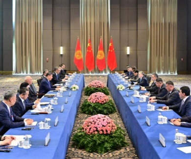 习近平会见吉尔吉斯斯坦总统