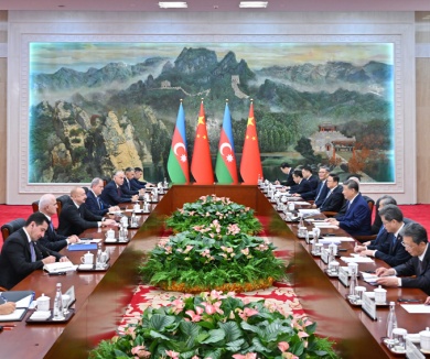 习近平会见阿塞拜疆总统