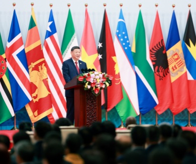 习近平出席全球妇女峰会开幕式并发表主旨讲话